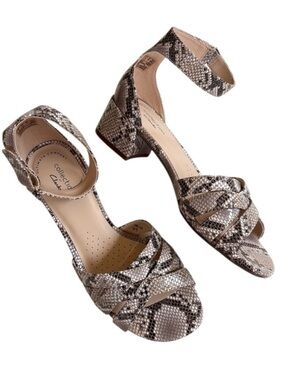 NEW Clarks Coraleigh Rori Heeled Sandals Snakeskin Size 7.5 Wide Width